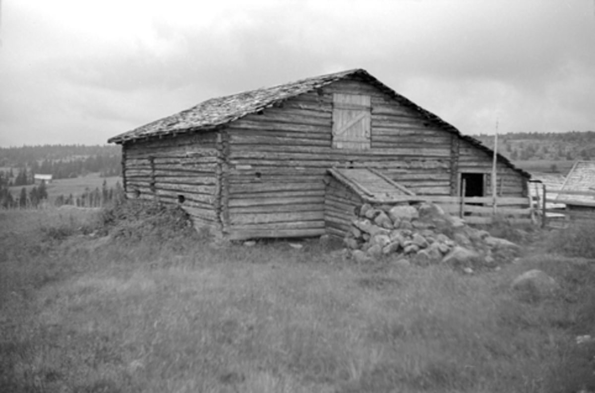 Toralv Bleken-Nilssen, NØKKELÅSEN, GLESTAD SETER, FJØSLÅVE, RINGSAKER ALLM. 1946.