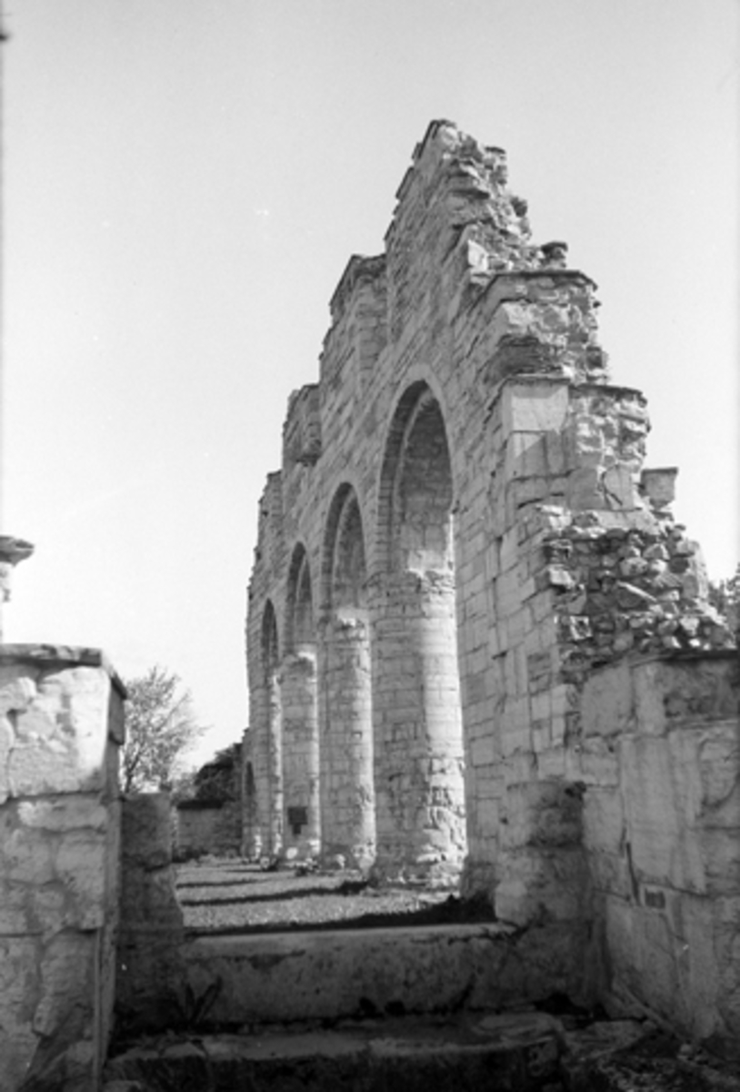 Toralv Bleken-Nilssen, DOMKIRKERUINENE, HKR. 200