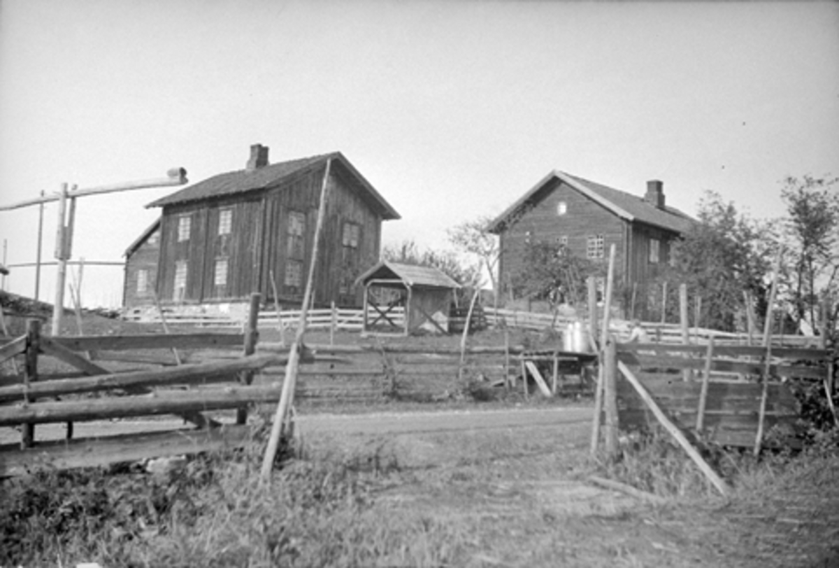 Toralv Bleken-Nilssen, SLEMSRUD ØVRE I VANG, Hamar, VIPPEBRØNN, MJØLKERAMPE, SKIGARD,