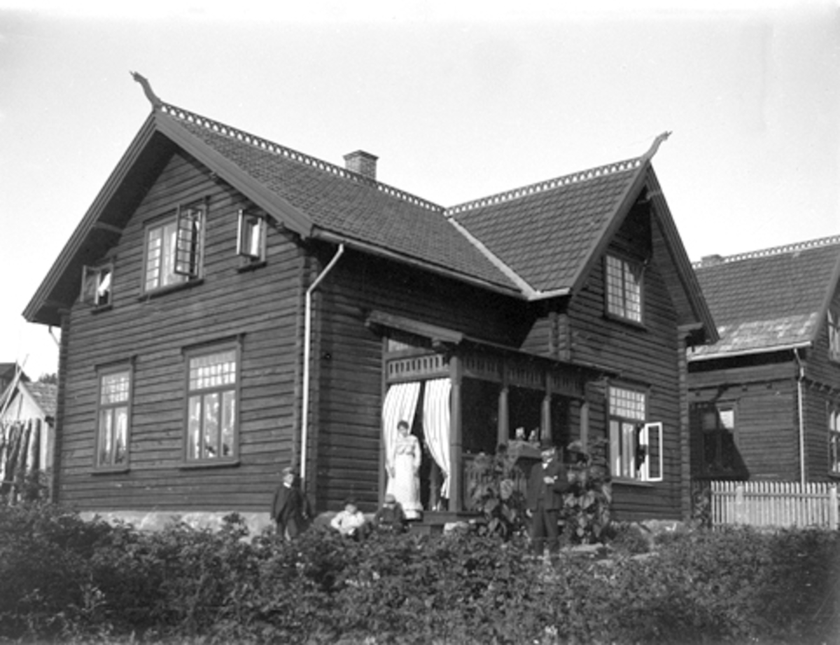 Anno Domkirkeodden, KONTORSJEF GRAMMS VILLA, HAMAR, KVARTAL 64, ENGGATA 64-66? GLASSPLATE.