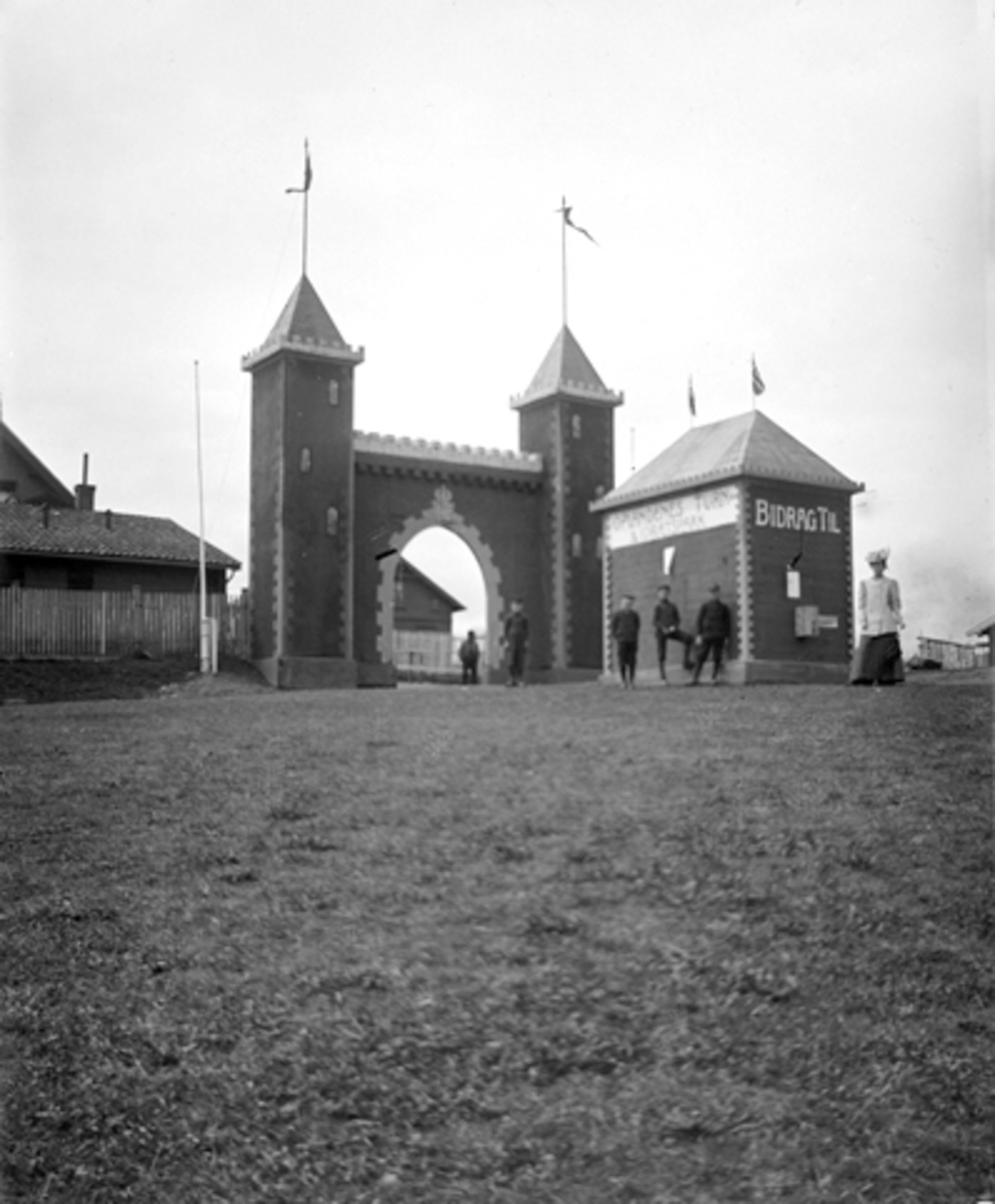 Anno Domkirkeodden, PORTAL VED LANDSTURNSTEVNET, 1907, HAMAR, UTSTILLINGSPLASSEN, GLASSPLATE.