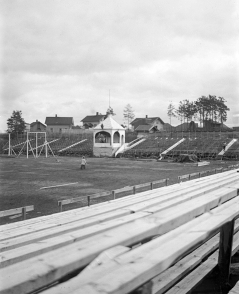 Anno Domkirkeodden, ÆRESTRIBUNE, TRIBUNER, VED LANDSTURNSTEVNET, 1907, HAMAR, ETTER TEGN. AV A. D. HALVORSEN, GLASSPLATE.
