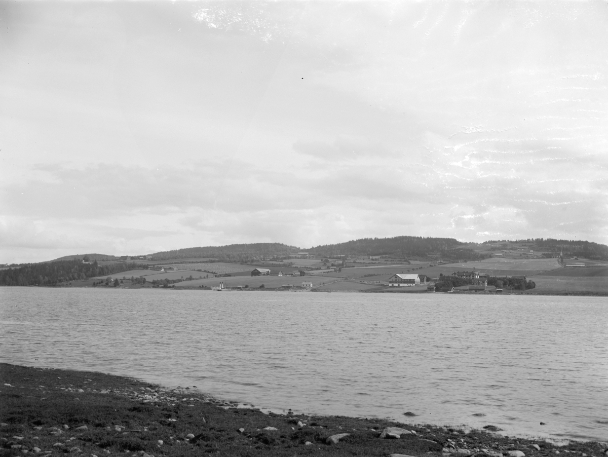 Martin Finborud, Nessundet. Mjøsa. Toftes gave, Sund gård. Mjøsbåten Kong Oscar. Mjøslandskap, Helgøya.