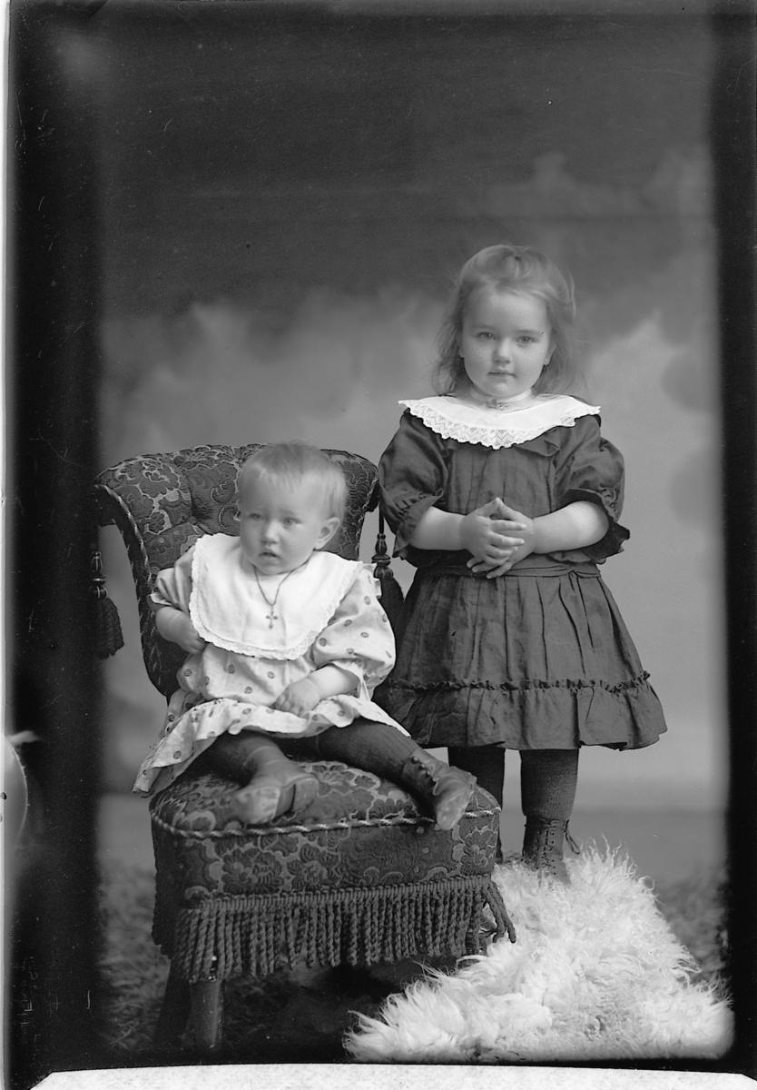 Martin Finborud, Marie f.1907 og Helene Knatterud (1906-1987), Nes, Hedmark.