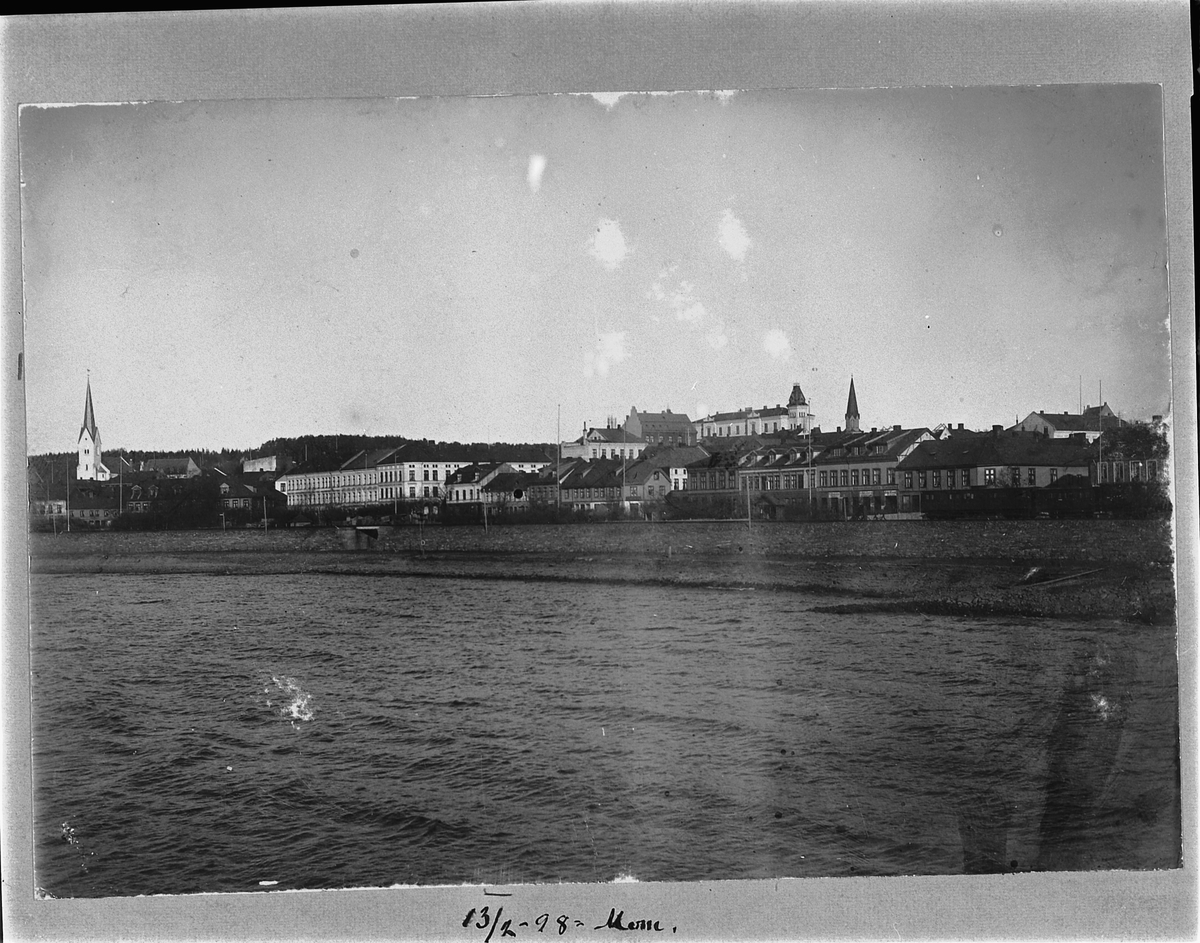 Johan Albert Steen, HAMAR. BYEN SETT FRA MJØSA. STRANDGATA.