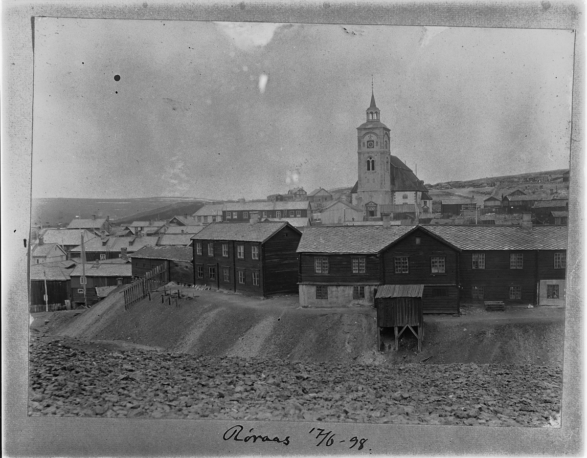 Johan Albert Steen, RØROS. RØROS KIRKE. SETT FRA SLAGGHAUGENE.