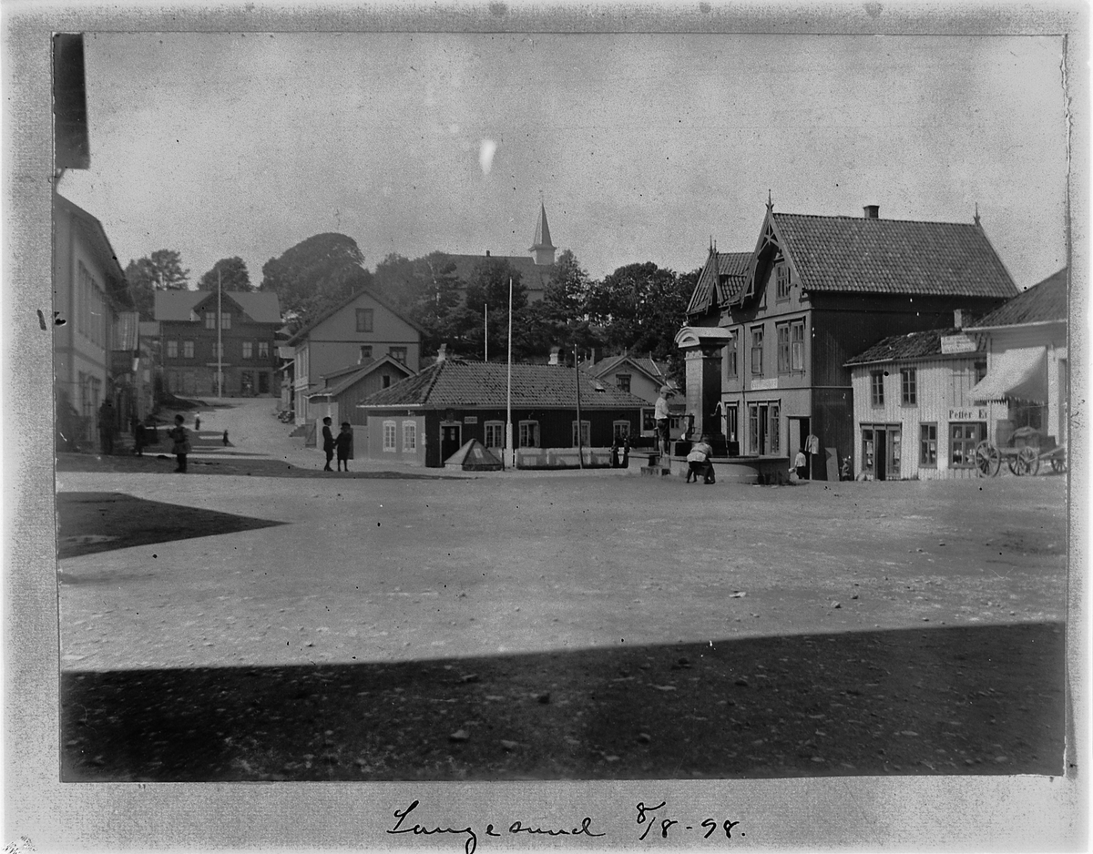 Johan Albert Steen, LANGESUND, Bamble. PARTI FRA TORGET. HUS OG KIRKE.