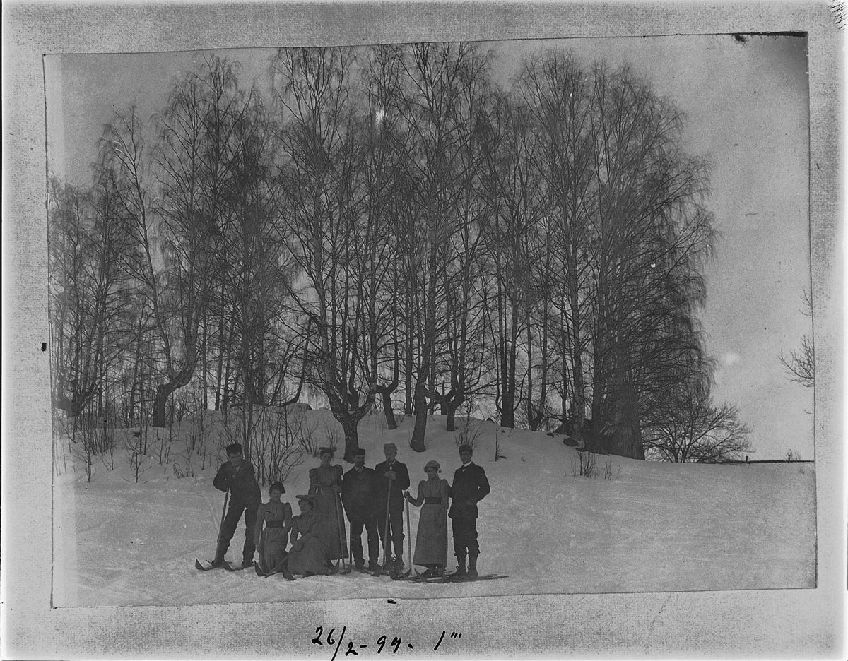 Johan Albert Steen, 8 PERSONER PÅ SKITUR. SKIUTSTYR.