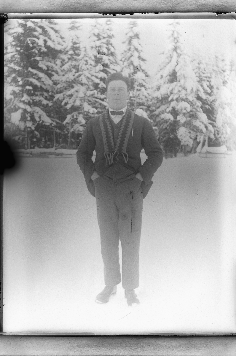 Ole M Martinsen, Ukjent mann, eksteriør, vinter.