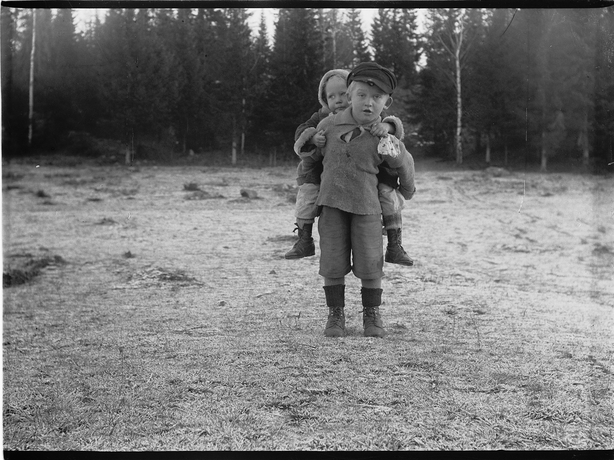 Mikkel Sveinhaug, 2 UKJENTE BARN.