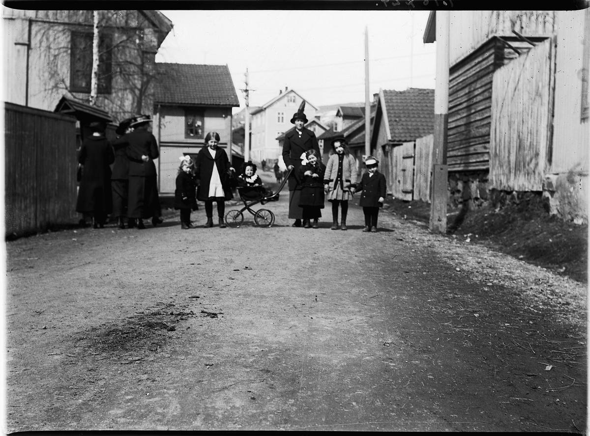 Mikkel Sveinhaug, LILLEHAMMER, UKJENTE BARN OG VOKSNE, UKJENT GATE.