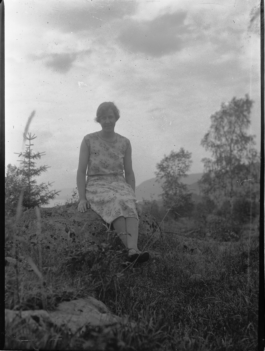 Mikkel Sveinhaug, UKJENT KVINNE.