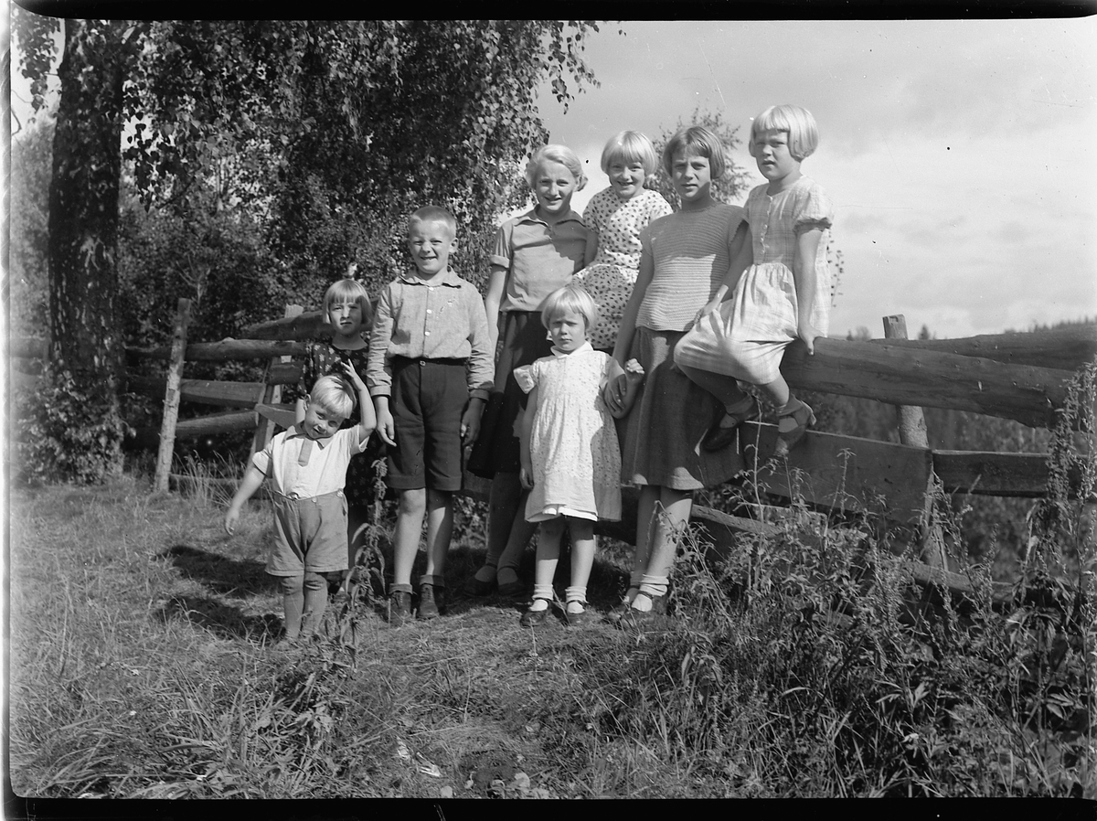 Mikkel Sveinhaug, GRUPPE 8 UKJENTE BARN, MOELV. 1935.