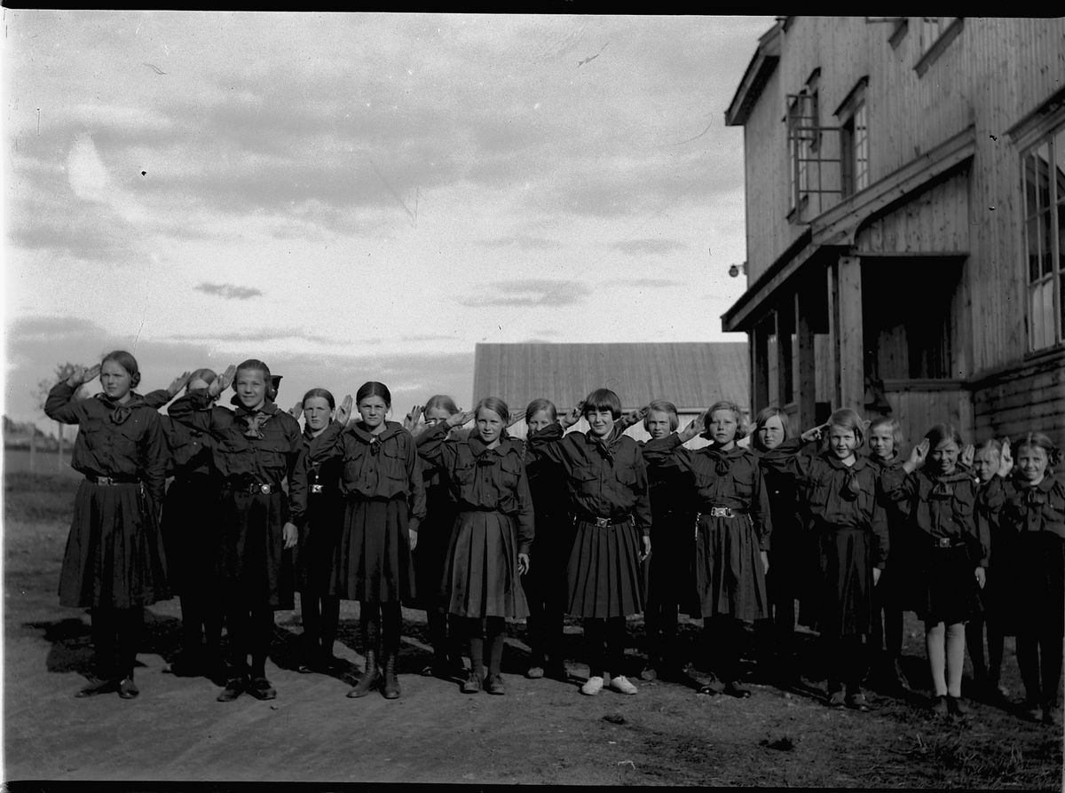 Mikkel Sveinhaug, GRUPPE SPEIDERJENTER, SPEIDERHILSEN, MIDDELSKOLEN.
