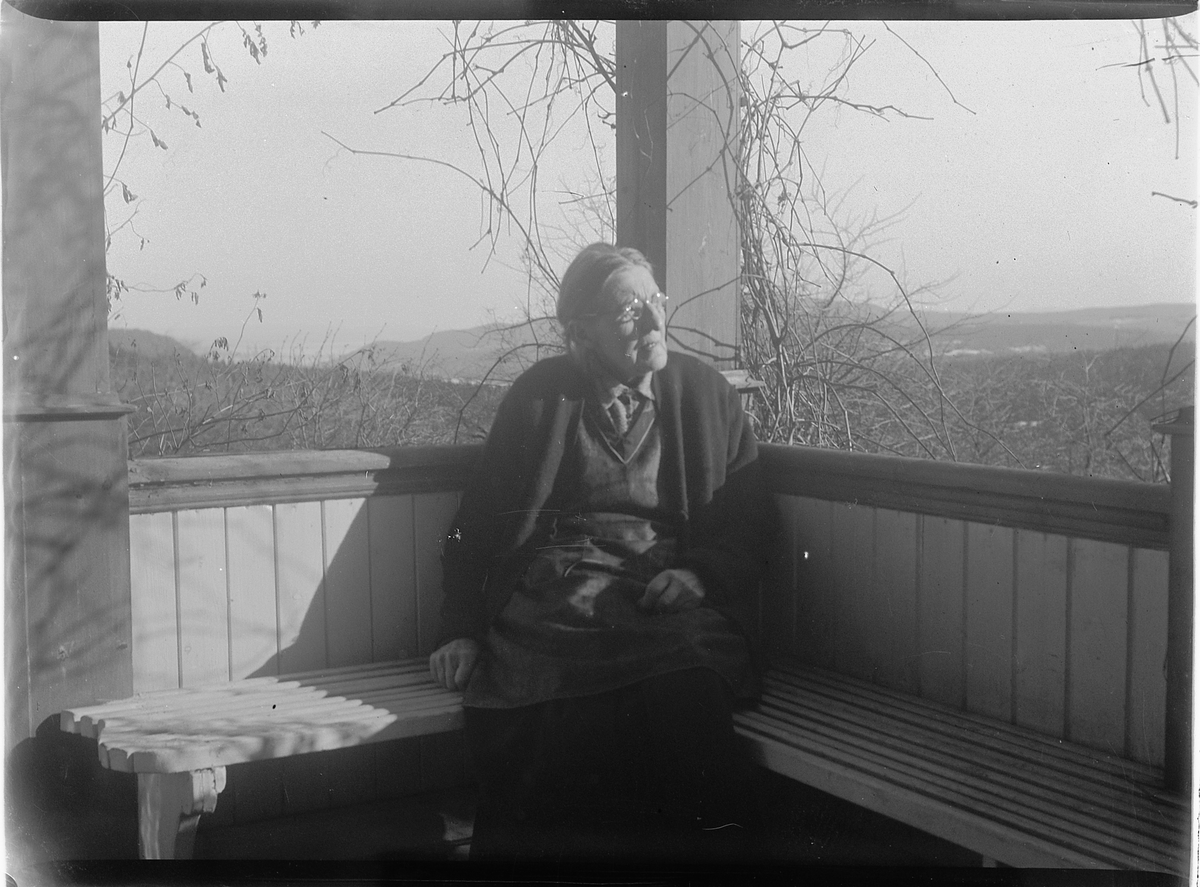 Mikkel Sveinhaug, HELGA TOKSTAD, 1931.