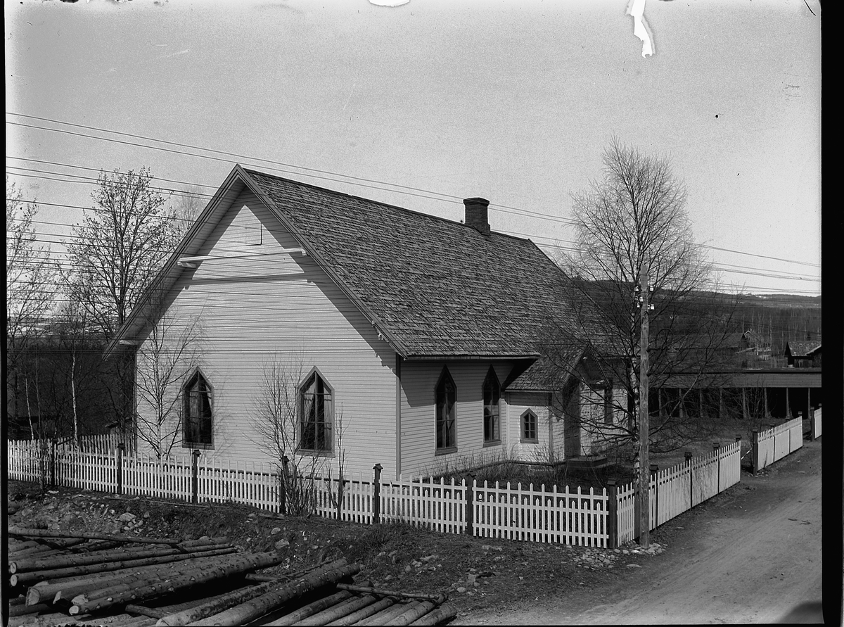Ole Hansen Løken, BRUMUNDDAL MENIGHETSHUS, BEDEHUSET PÅ FURNESSIDEN I MAUSETVEGEN, STO FERDIG 1892.