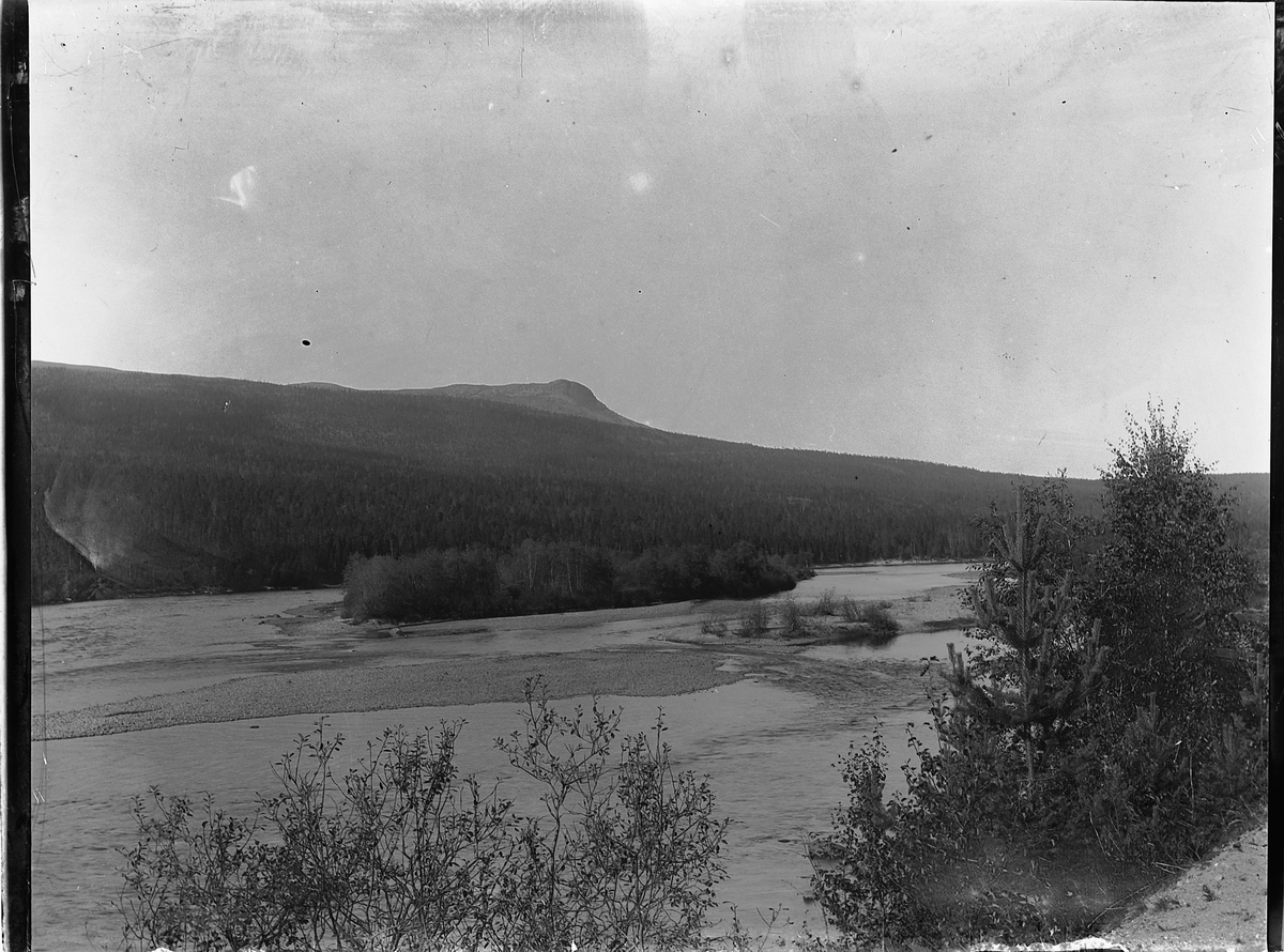 Ole Hansen Løken, UKJENT LANDSKAP, ELV, GLOMMA I ØSTERDALEN?
