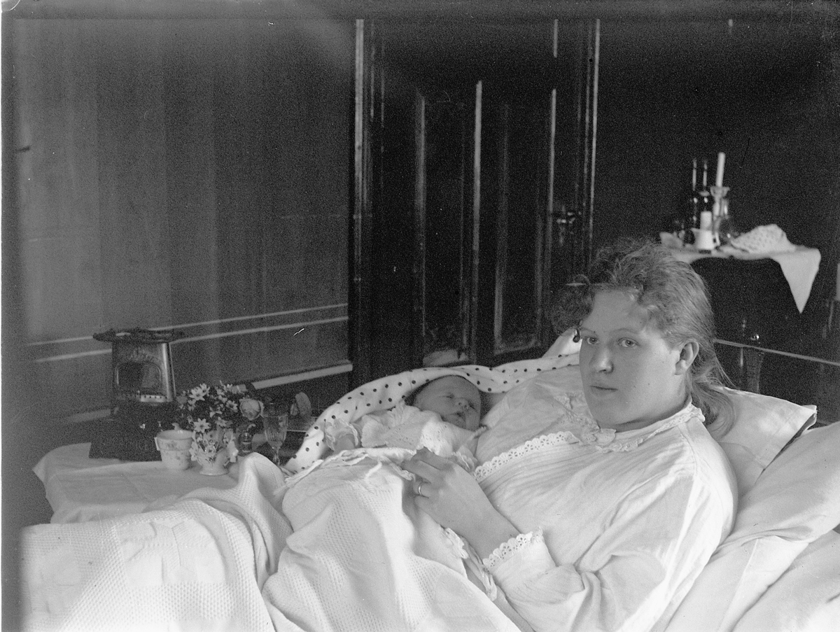 Ole Hansen Løken, MIMMI LØKEN M/BARN UKJENT NAVN, BABY, SPEBARN.