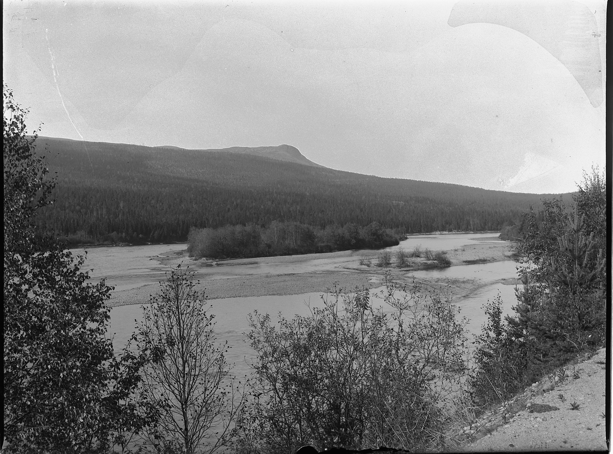 Ole Hansen Løken, UKJENT LANDSKAP, ELV, GLOMMA I ØSTERDALEN?