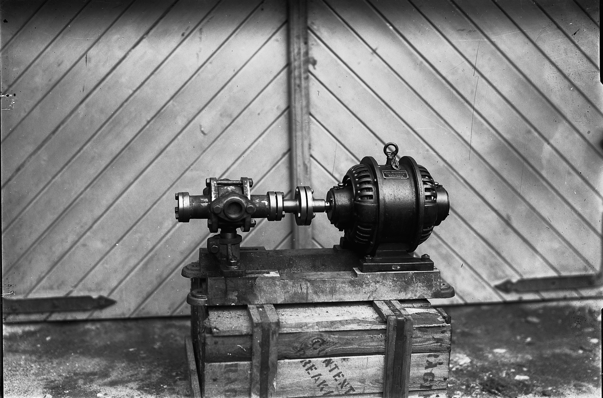 Oscar Løberg, MOTOREN INGENIØR SVERRE HAGEN BRUKTE I SIN DRESIN (?)