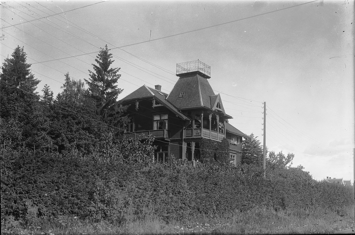Oscar Løberg, SORENSKRIVERBOLIGEN I STORHAMARGATA 107, Hamar, OPPFØRT 1898, TIDL. TILH. GARVER OMDAHL.