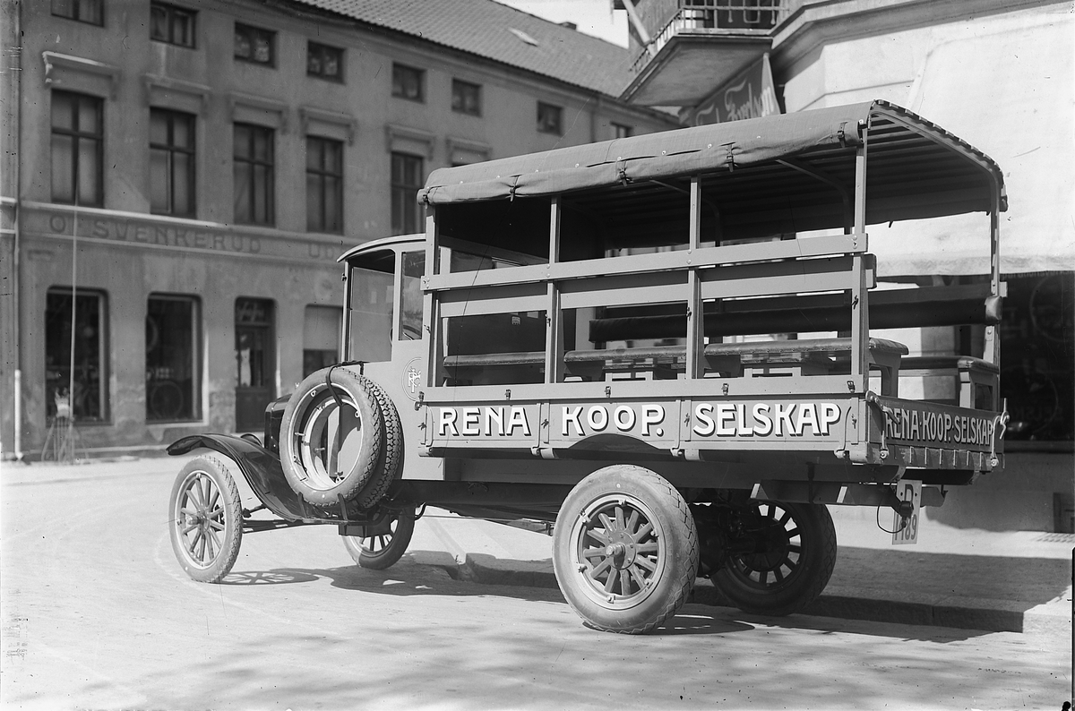 Oscar Løberg, FORD LASTEBIL, RENA KOOP SELSKAP. Reg. nr. D-1489