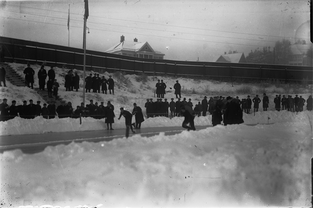 Oscar Løberg, SKØYTER, skøyteløpere PÅ HAMAR STADION, EUROPAMESTERSKAP 1934?
