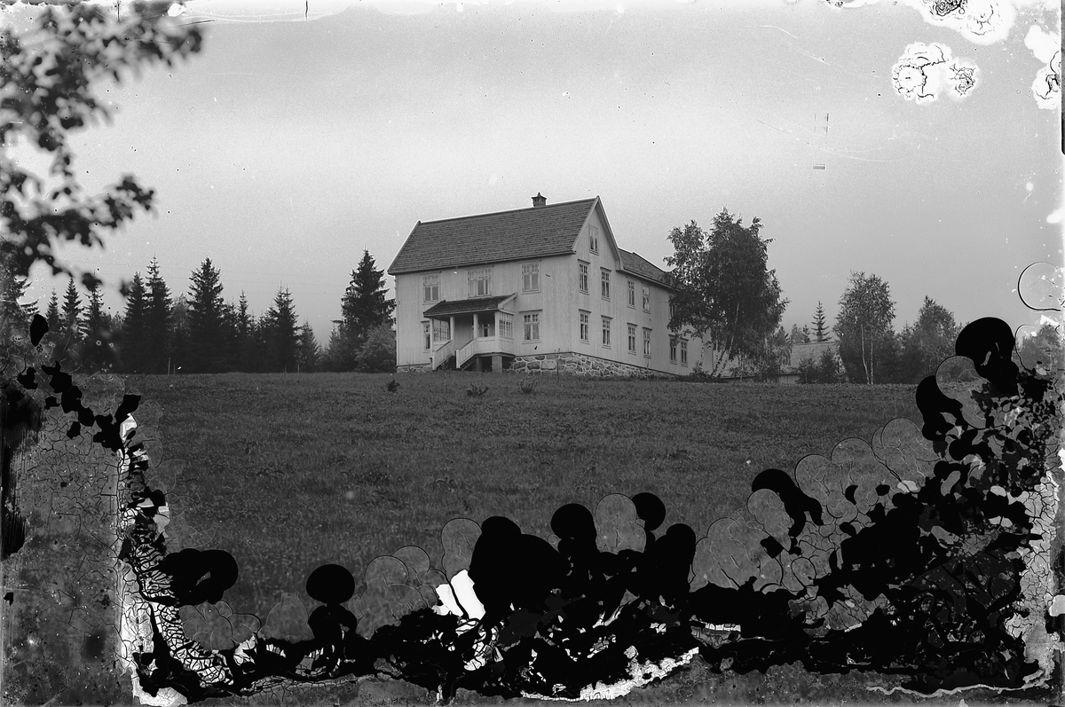 Oscar Løberg, Strandheim Pensjonat, Nes. H, eksteriør.