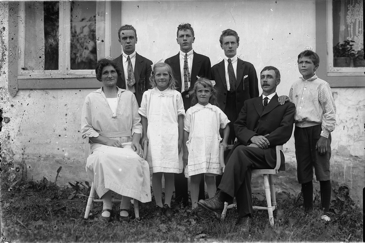 Oscar Løberg, ÅTTE PERSONER, familie, UKJENT.