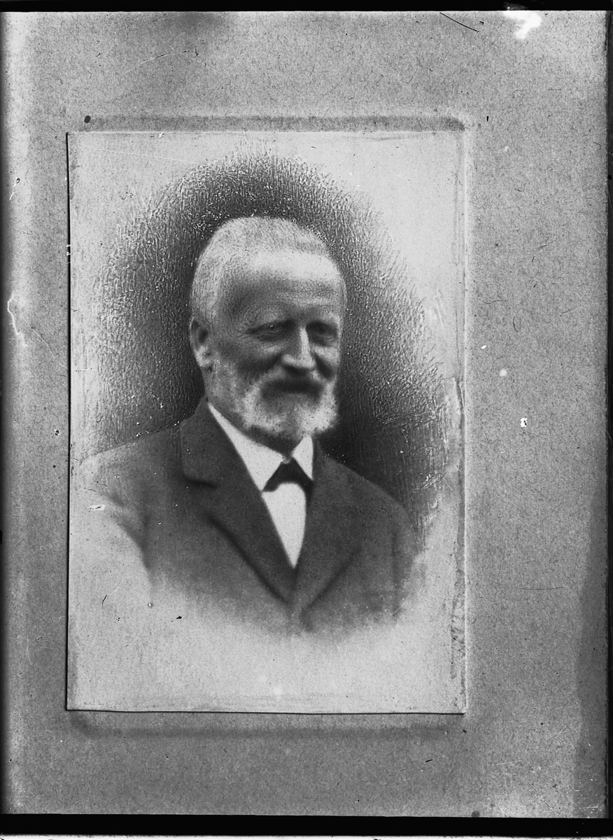 Oscar Løberg, UKJENT MANN, PORTRETT.