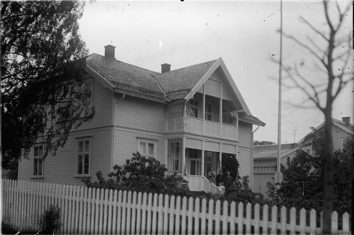 Oscar Løberg, VILLA, UKJENT STED.