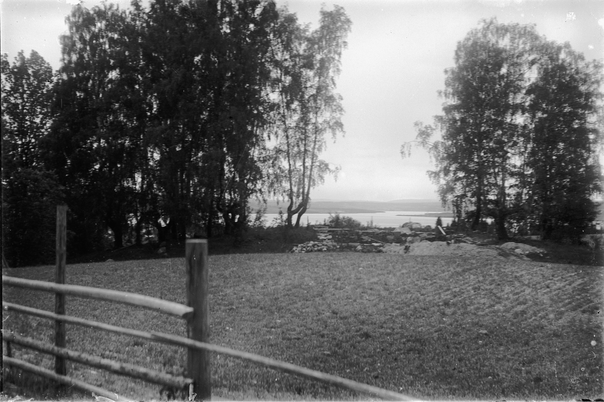 Oscar Løberg, ENG, UTSIKT OVER MJØSA FRA VANG.