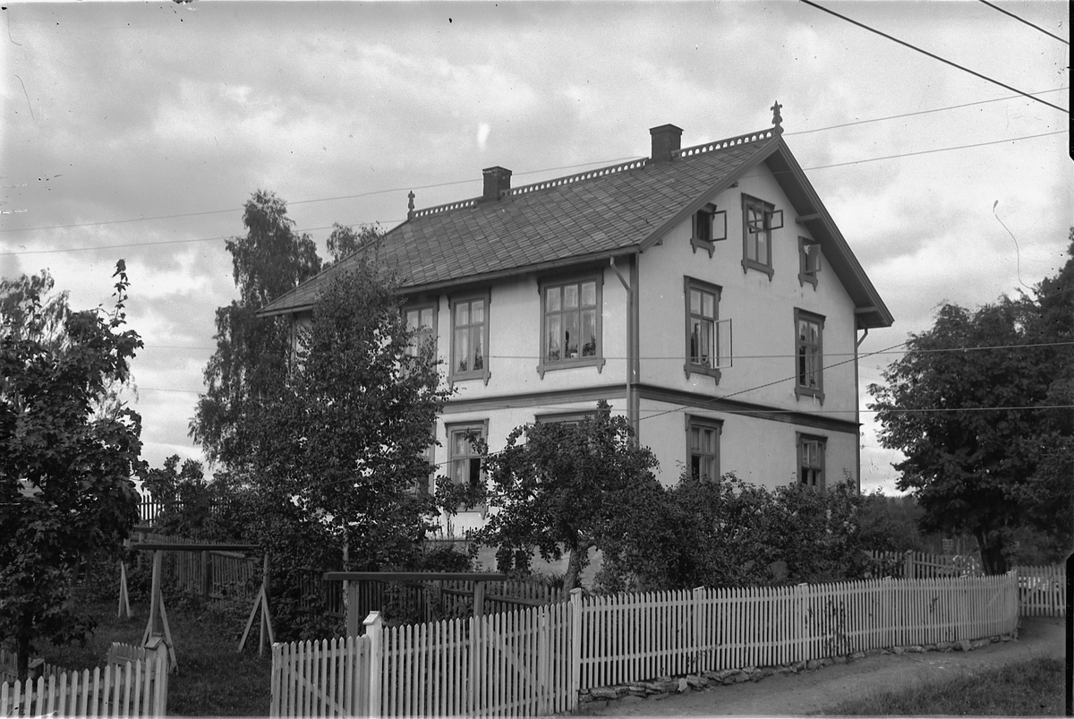 Oscar Løberg, Villa, Vestregate 34, Hamar. Byggeår 1899. Rakerudvillaen.