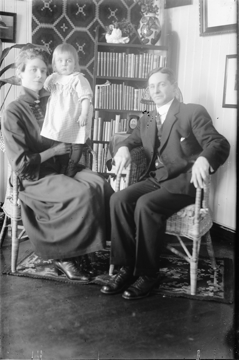 Oscar Løberg, BOKHANDLER HARALD OG ANNE DANIELSEN, M. BARN.