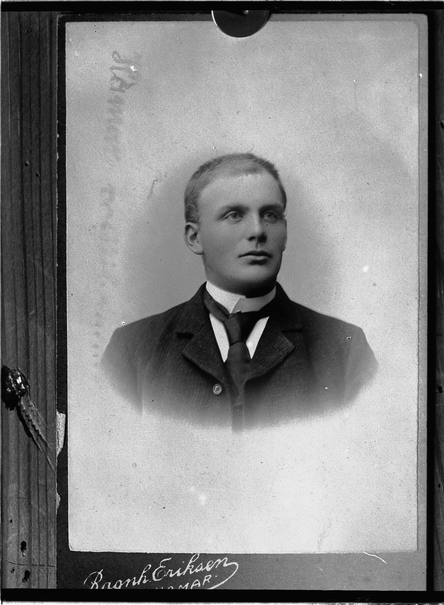 Oscar Løberg, PORTRETT MANN, UKJENT.