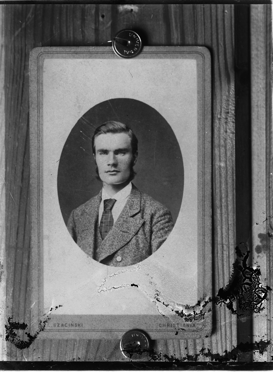 Oscar Løberg, PORTRETT MANN, UKJENT.