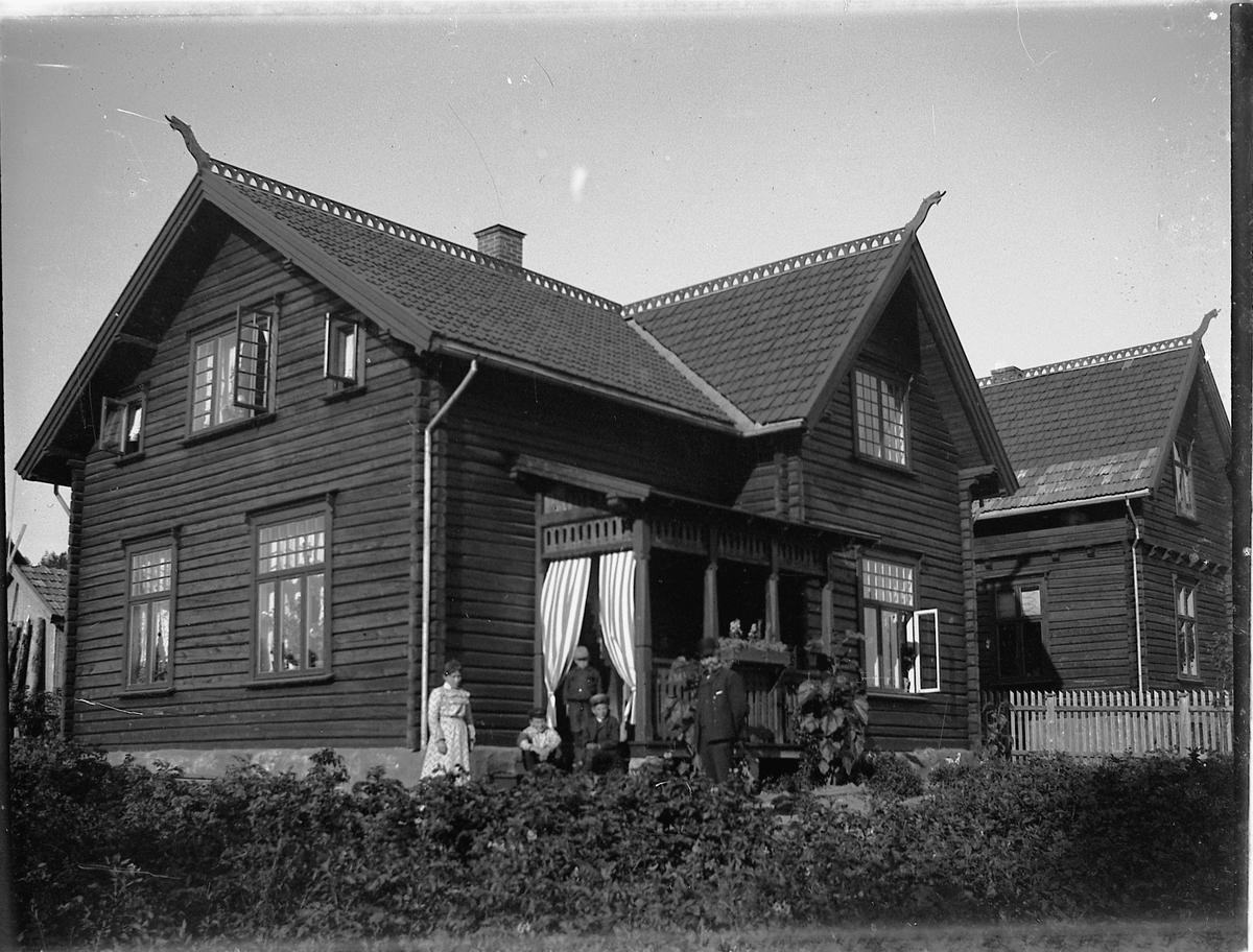 Johs. (Johannes) Johannessen, Kontorsjef C. K. Gramms villa, oppført i begynnelsen av 1900-tallet (i kvartal 64).