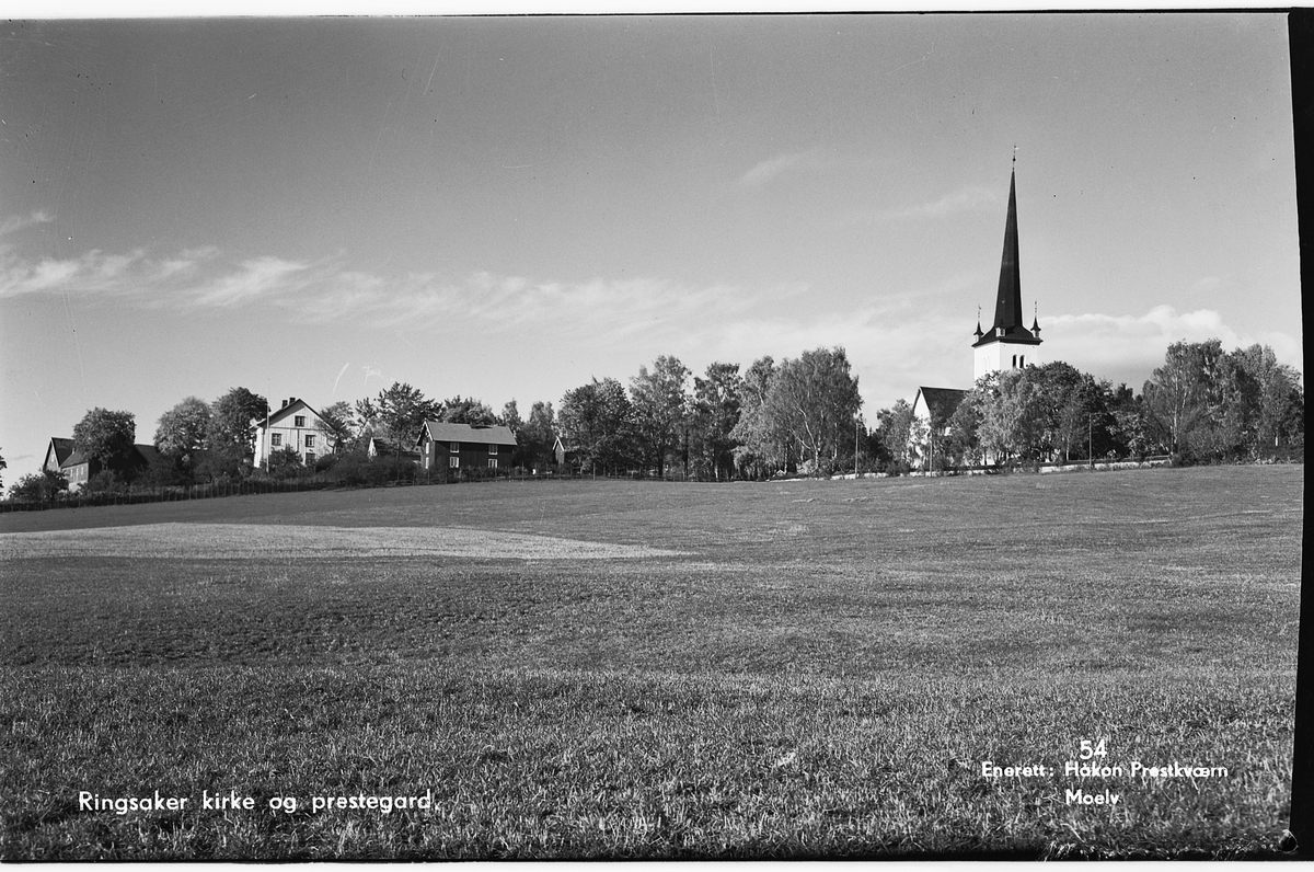 Håkon Prestkværn, Ringsaker kirke og prestegard. Postkort. Foto Håkon Prestkværn, Moelv. No. 54.