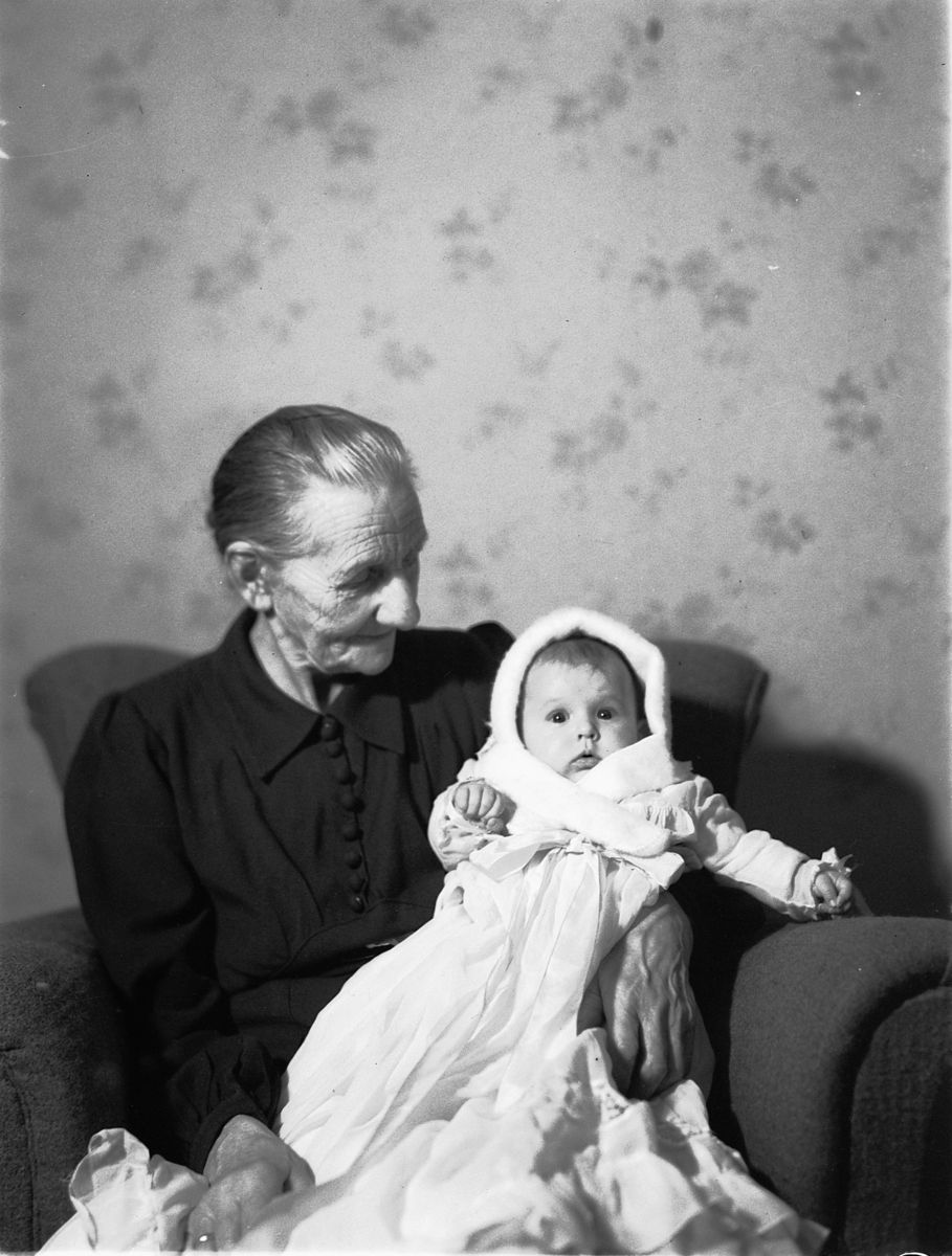 Håkon Prestkværn, Barnedåp 1947. ukjent, dåpsbarnet Torhild Haugen