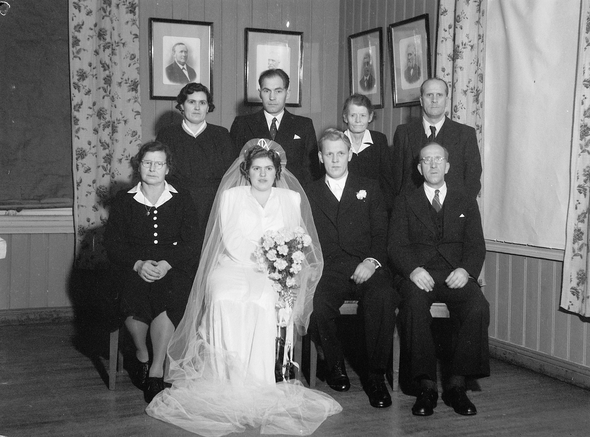 Håkon Prestkværn, UKJENT BRUDEPAR, 1947, STOR FAMILIEGRUPPE.