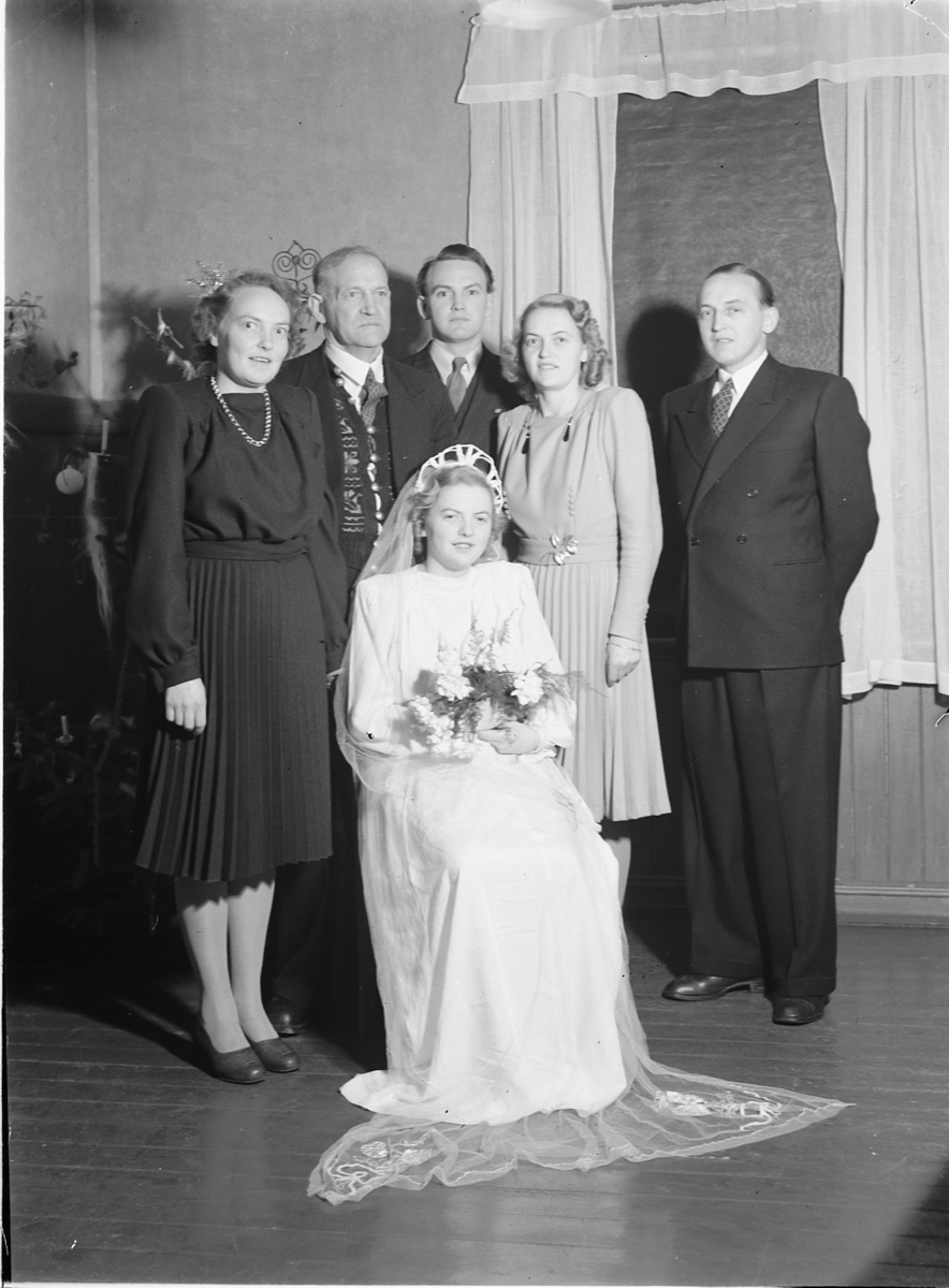 Håkon Prestkværn, UKJENT BRUDEPAR, 1947, STOR FAMILIEGRUPPE.