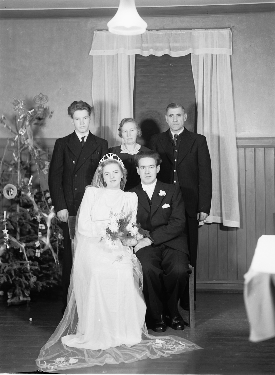 Håkon Prestkværn, UKJENT BRUDEPAR, 1947, STOR FAMILIEGRUPPE.