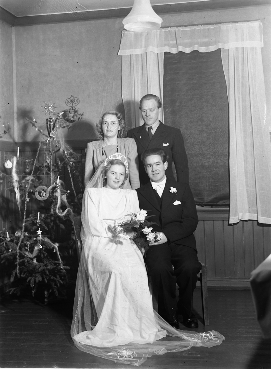 Håkon Prestkværn, UKJENT BRUDEPAR, 1947, STOR FAMILIEGRUPPE.