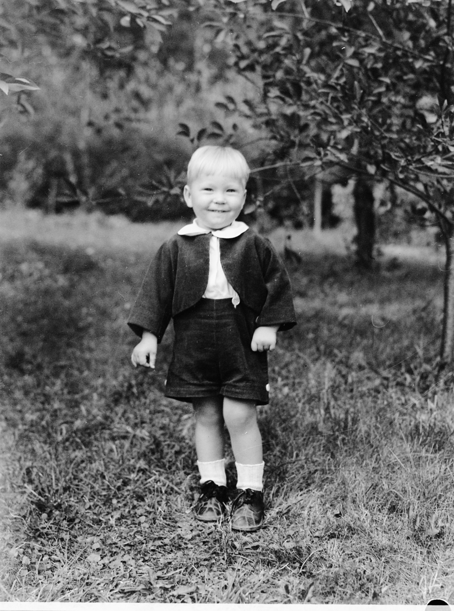 Håkon Prestkværn, Svein Erik Bjerke 1946-47. Sønn av Else og Ståle Bjerke.