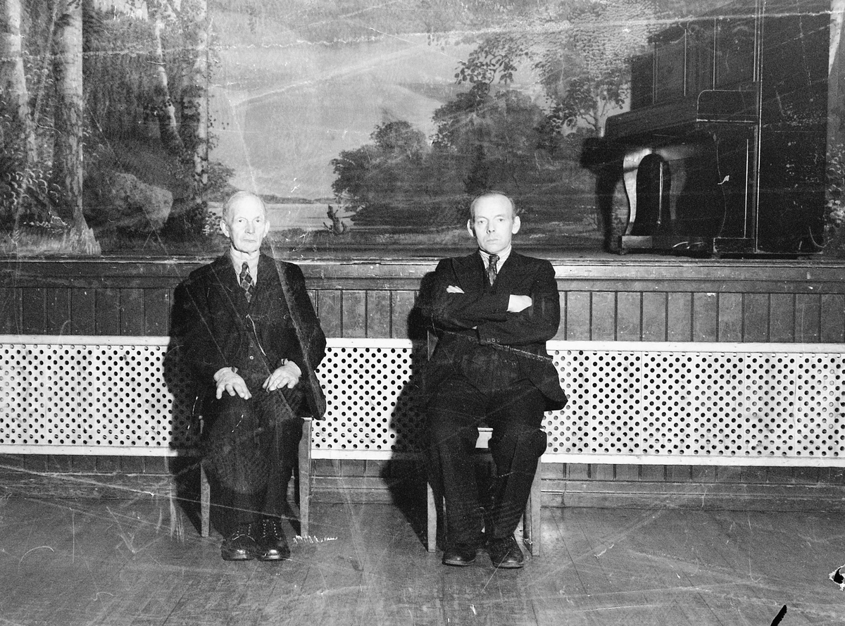 Håkon Prestkværn, GRUPPE 2 BYGNINGSARBEIDERE, FOLKETS HUS, MOELV, 1948.