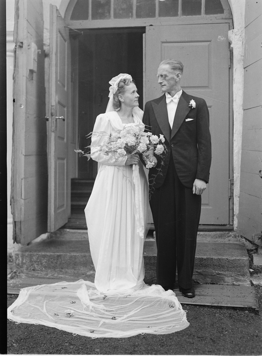 Håkon Prestkværn, Brudepar, Martha Prestkværn, Moelv og Paul Pettersen, Lillestrøm.