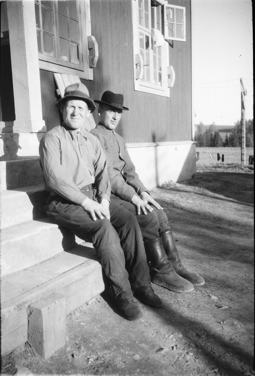 Håkon Prestkværn, RUSSISKE KRIGSFANGER, RINGSAKER UNGDOMSLOKALE, 1944-1945.