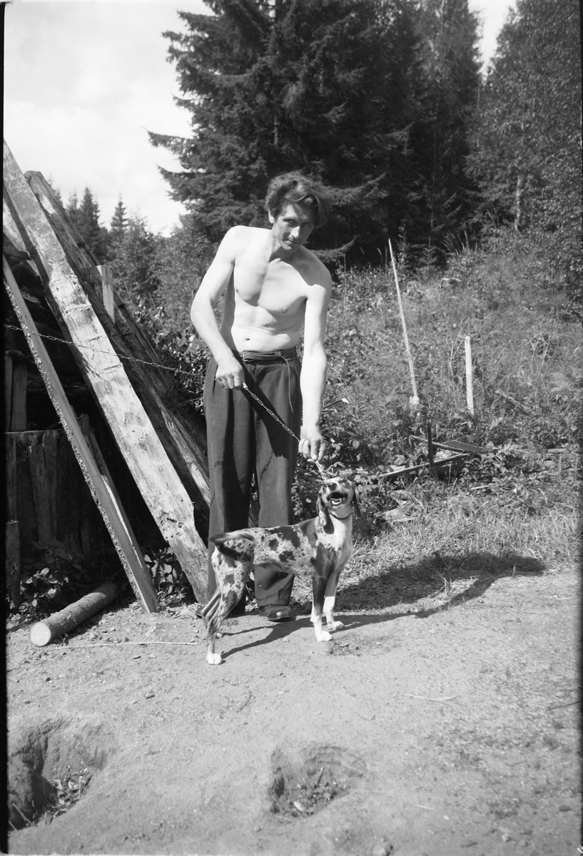 Håkon Prestkværn, Mann med en hund.