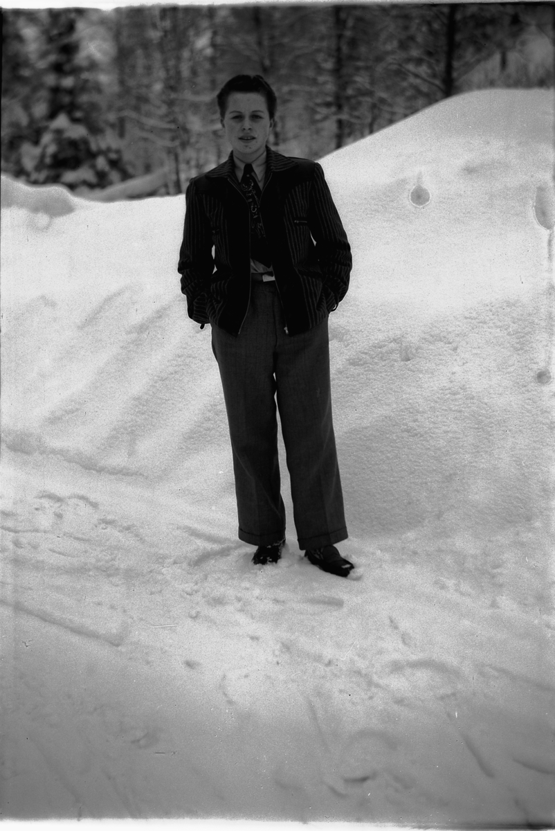 Håkon Prestkværn, Vinter, ukjent mann i skogen.