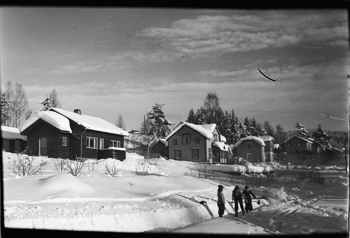 Håkon Prestkværn, Vinterlandskap, en gruppe hus.